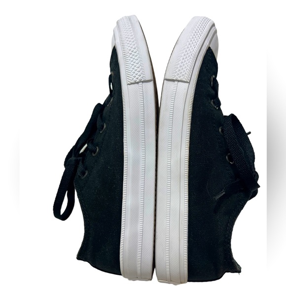 Chuck Taylor Converse, Black & White, Sz 6, In Very Good Condition - Picture 2 of 9